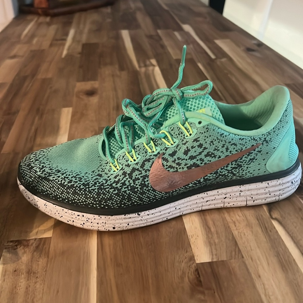 Woman’s Nike Tennis Shoes